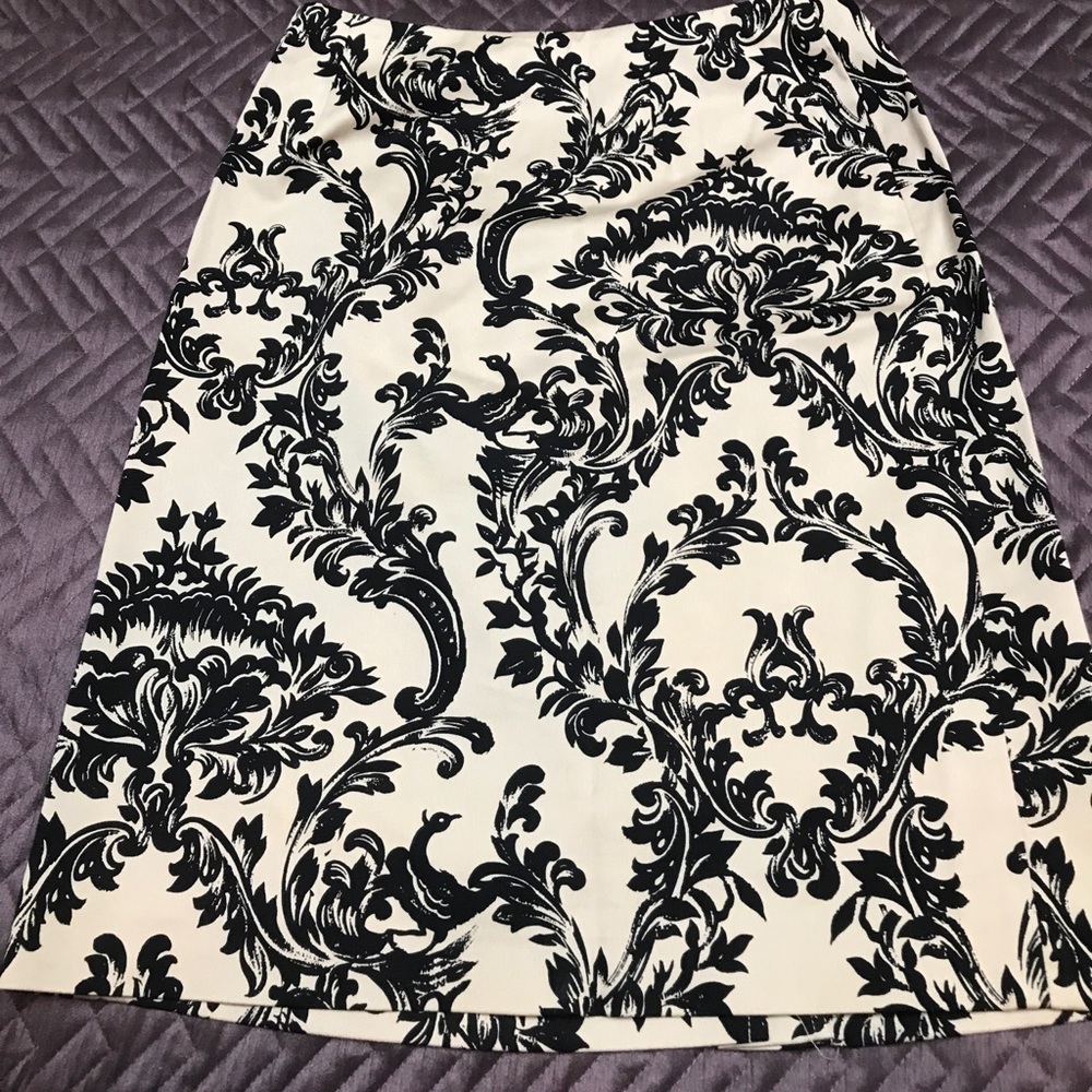 Talbots Women’s Skirt sz 4 Black/tan slim fit